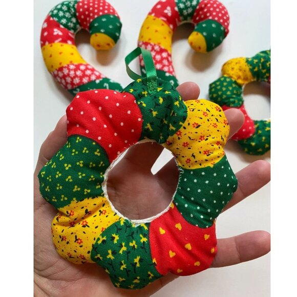 Cut n Sew Patchwork Christmas Ornaments Fabric Wreaths and Candycanes - Picture 3 of 3